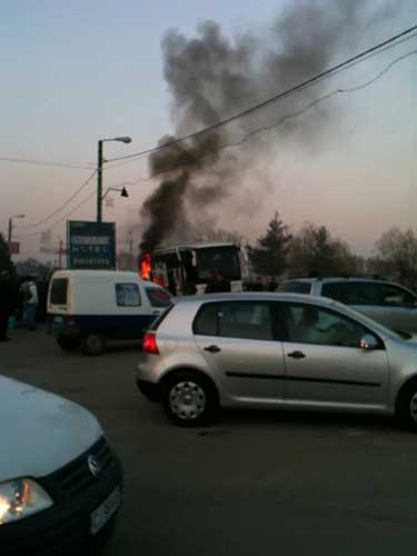 Autobuz in flacari (c) eMaramures.ro