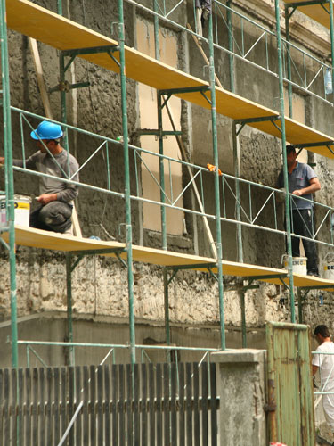 Foto  muncitori constructii (c) eMM.ro