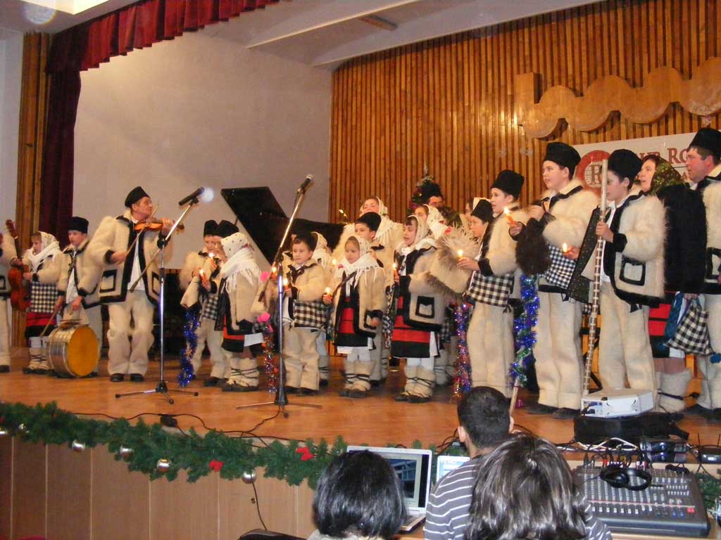 Foto Ansamblul Cosaul Sarbi (c) eMaramures.ro