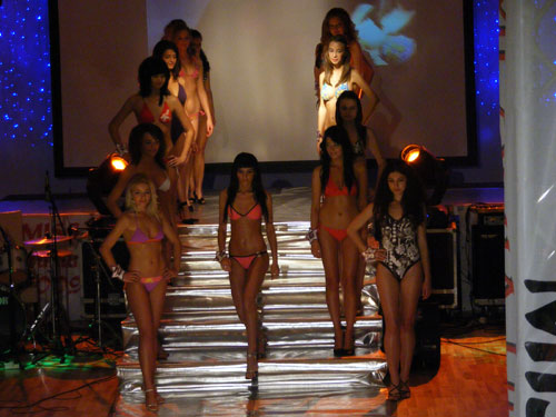 Foto Miss Maramures 2009 - concurente- proba costumelor de baie (c) eMaramures.ro