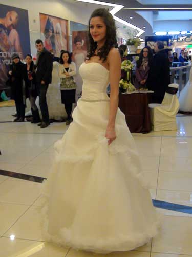 Foto: rochie de mireasa - model 2012 (c) eMaramures.ro