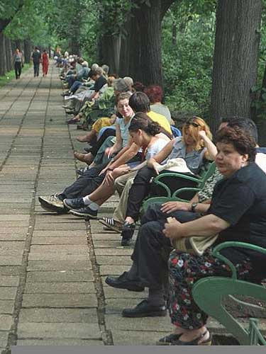 Foto imagine oameni in parc