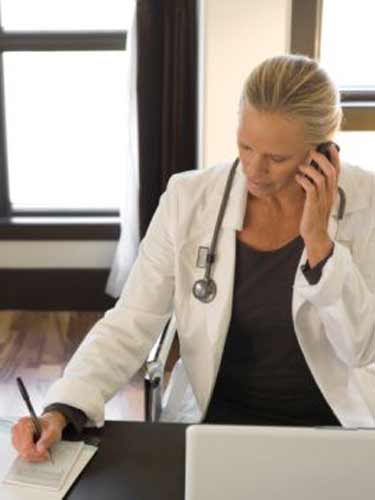 Foto telefon - medic (c) gettyimages.com