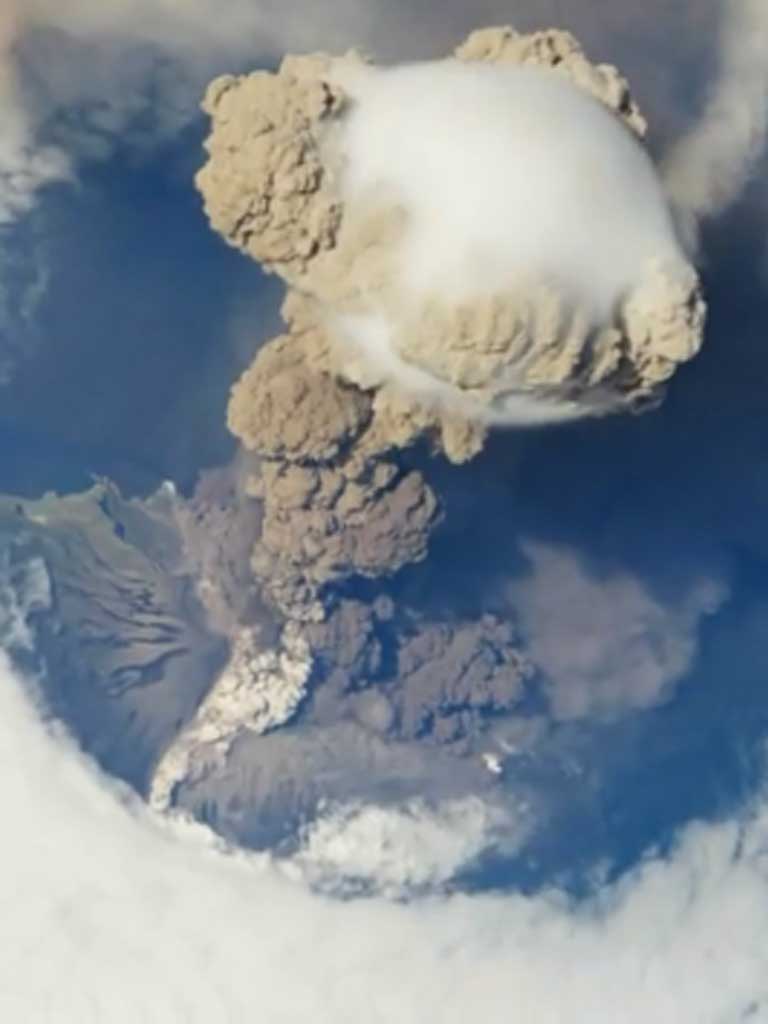 Foto vulcan eruptie (c) NASA