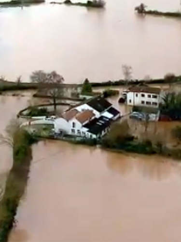 Inundatii in Anglia - youtube.com