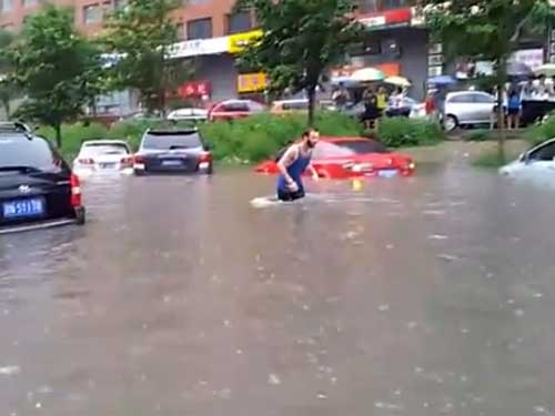 Inundatii la Beijing - youtube.com