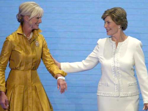 Cindy McCain si Laura Bush