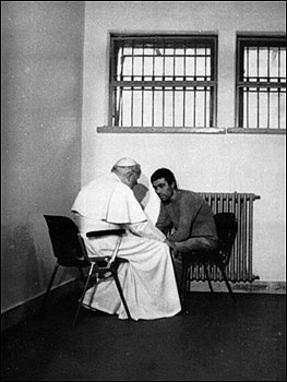 Papa Ioan Paul al II-lea cu asasinul