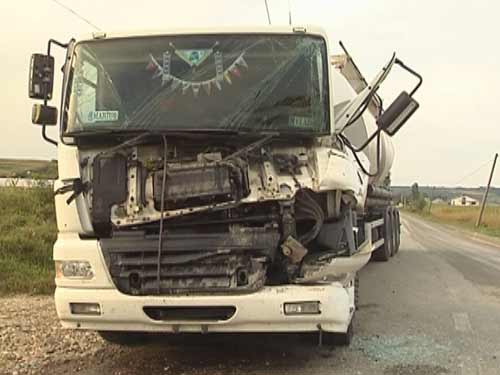 Foto accident TIR la iesirea din Farcasa (c) eMaramures.ro
