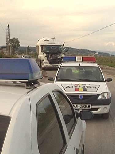 Foto arhiva - accident TIR la iesirea din Farcasa (c) eMaramures.ro