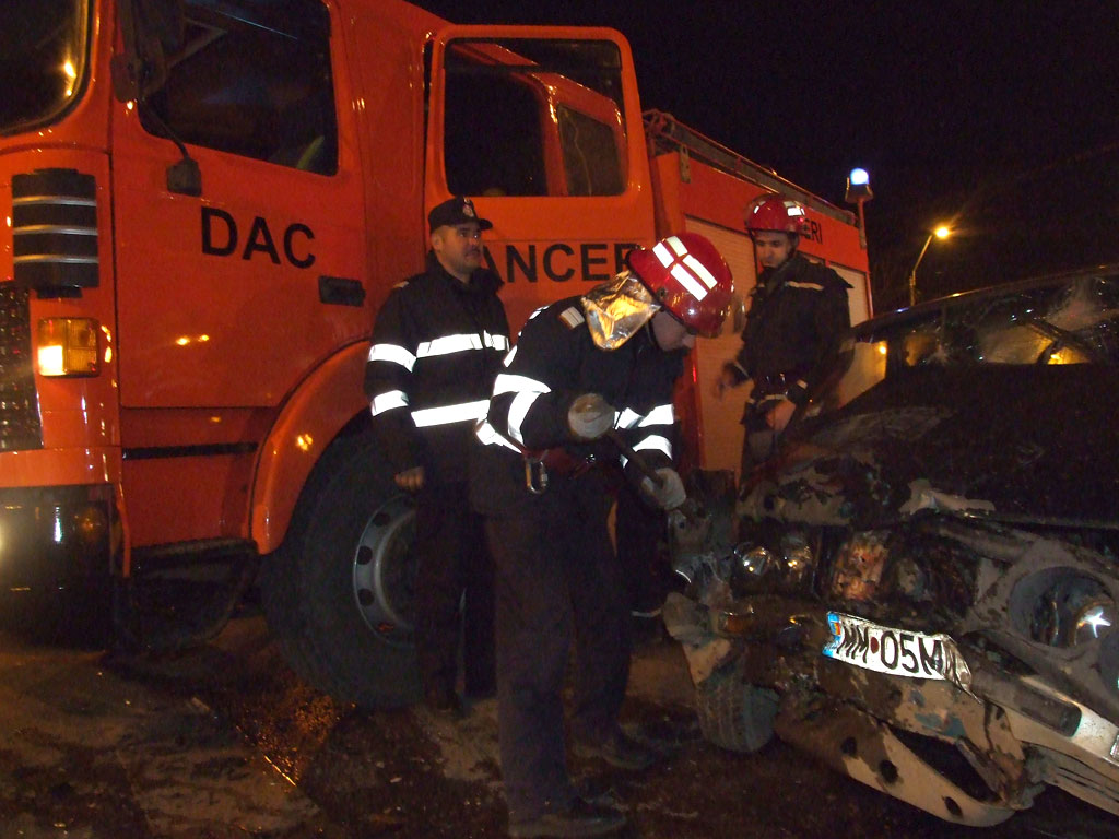 Foto accident - interventie pompieri (c) eMaramures.ro - foto arhiva