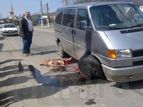 Groapa fatala pentru masini (c) eMM.ro