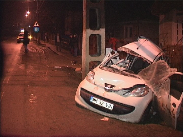 Foto accident Tautii Magherausi - masina Svoboda