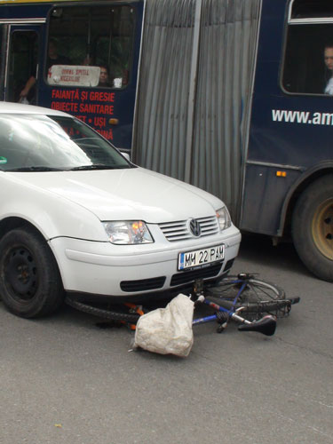 Foto: accident Billa Baia Mare - strada George Cosbuc (c) eMaramures.ro