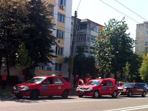 Foto: accident Docom - Baia Mare, bulevardul Bucuresti (c) eMaramures.ro