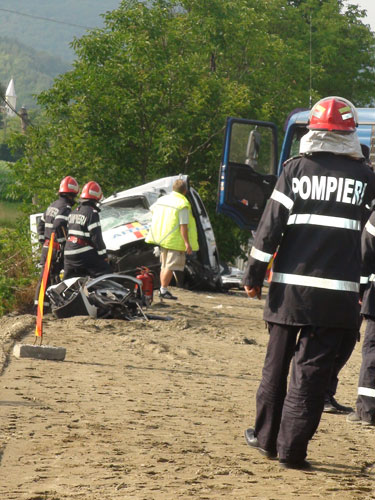 Foto: accident mortal Buciumi - politisti mascati (c) eMaramures.ro