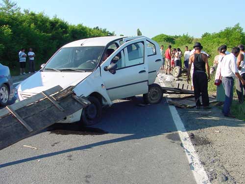 Accident Logan / caruta - E58, Satulung