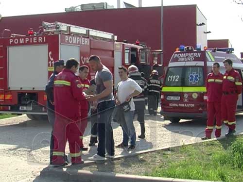 Salvatorii unui copil cazut in Sasar (c) eMM.ro