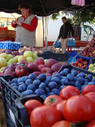 Foto: fructe - piata Baia Mare (C) eMaramures.ro