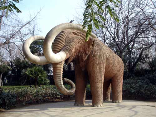 Mamut - statuie