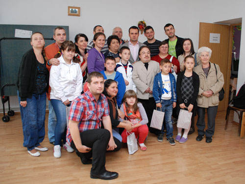 Cadouri pentru copiii si tinerii cu dizabilitati din Baia Mare (c) eMM.ro