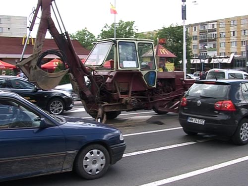 Tractor abandonat (c) eMM.ro