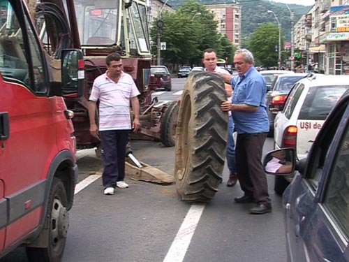 Tractor blocat (c) eMM.ro