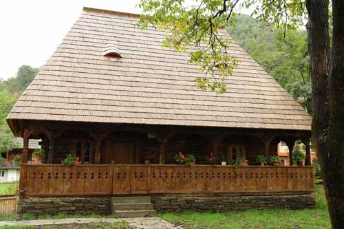 Casa veche din Botiza, restaurata