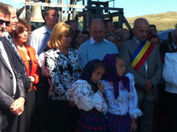 Foto: Traian Basescu, la Manastirea Prislop (c) eMM.ro
