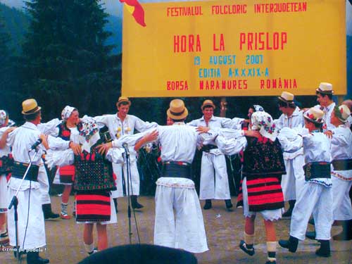 Foto Hora la Prislop - foto de arhiva