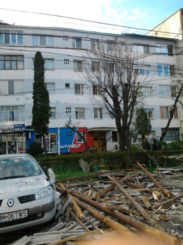 Foto: Sarpanta smulsa de pe bloc - Baia Mare (C) eMaramures.ro