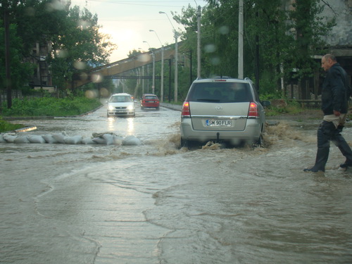 Foto inundatii Baia Mare - 11 iulie 2010 - strada Victoriei (c) eMaramures.ro