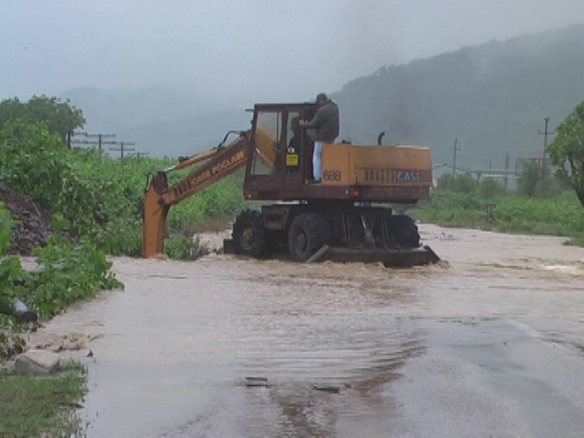 Foto inundatii Cicarlau - Maamures, Drumul E58