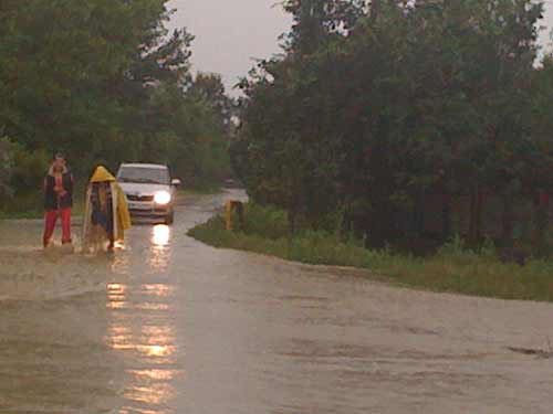 Foto inundatii Unguras - Dumbravita (c) eMaramures.ro