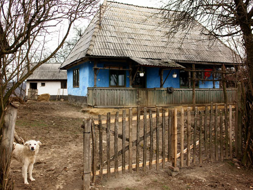 Foto casa strajuita Chioar (c) Petru Goja