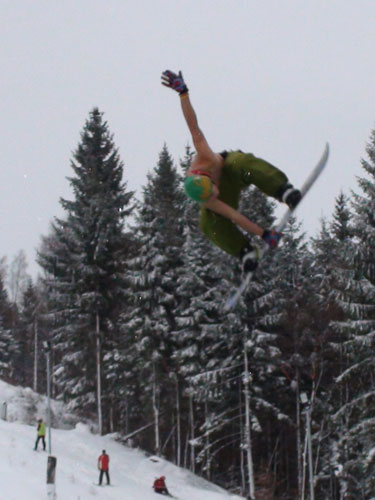 Foto Try to Fly - partiaRoata - Cavnic - concurs snowboard (c) eMaramures.ro