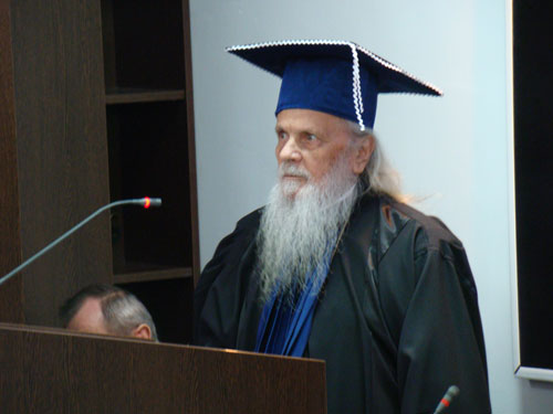 Foto inaltpreasfintitul Justinian - Doctor Honoris Causa al Universitatii de Vest "Vasile Goldis"