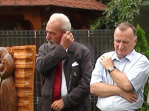 Foto: Ioan Dancus - director Muzeul Maramuresului, Ioan Bledea - sculptor Sighetu Marmatiei (c) eMaramures.ro