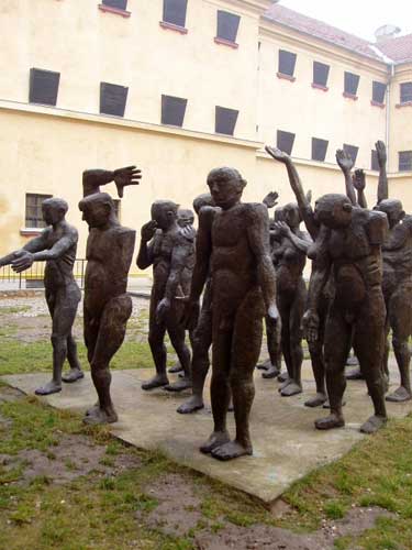 Foto: Memorialul Sighet - grup statuar (c) eMaramures.ro