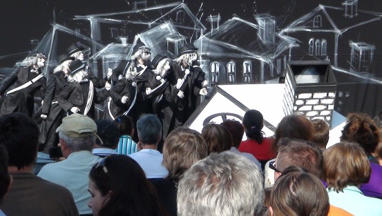 canarul albastru teatru emm.ro