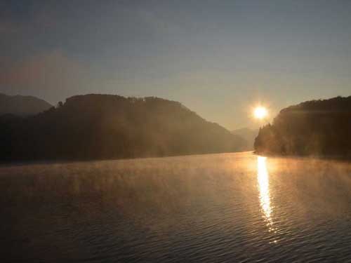 Foto Dimineata la lacul Firiza (c) Petru Goja