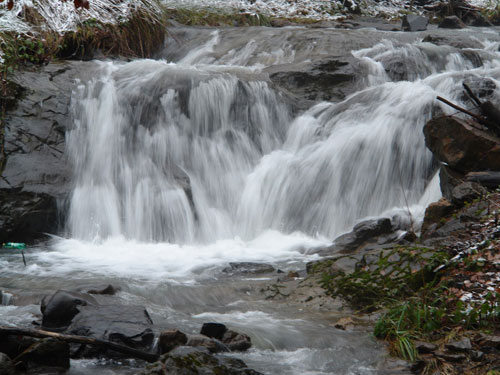 Foto cascada de pe Valea Usturoi (c) Petru Goja
