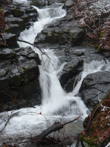 Foto cascada de pe Valea Usturoi (c) Petru Goja 