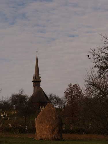 Foto Biserica din deal din Cupseni (c) Petru Goja