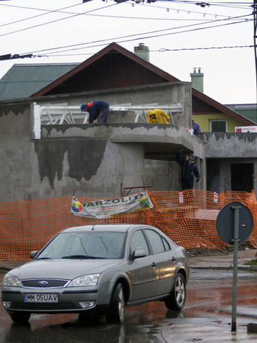 Center in constructie, piata Izvoarele (c) eMM.ro