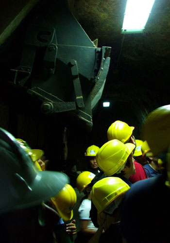 Mineri in subteran
