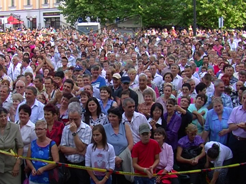 Foto: spectatori folclor (c) eMaramures.ro
