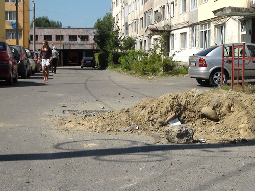 Foto groapa pe strada Melodiei (c) eMM.ro