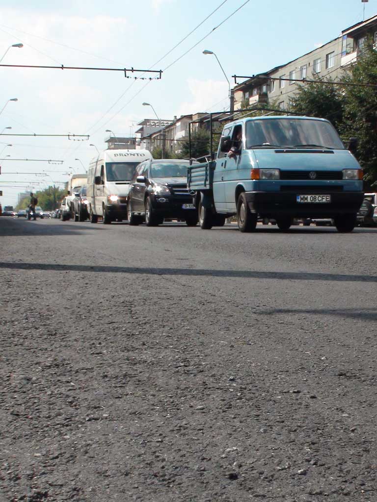 Foto: bulevardul Bucuresti Baia Mare - asfalt la rece (c) eMaramures.ro