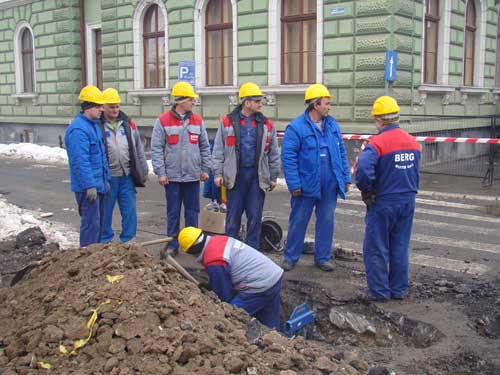 Foto: muncitori Berg Sistem Gaz (c) eMaramures.ro